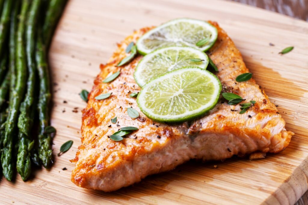 Fillet of salmon with asparagus. Many fish, especially tuna, are rich in selenium. This is a mineral that acts as an antioxidant and may help protect cells from damage.
